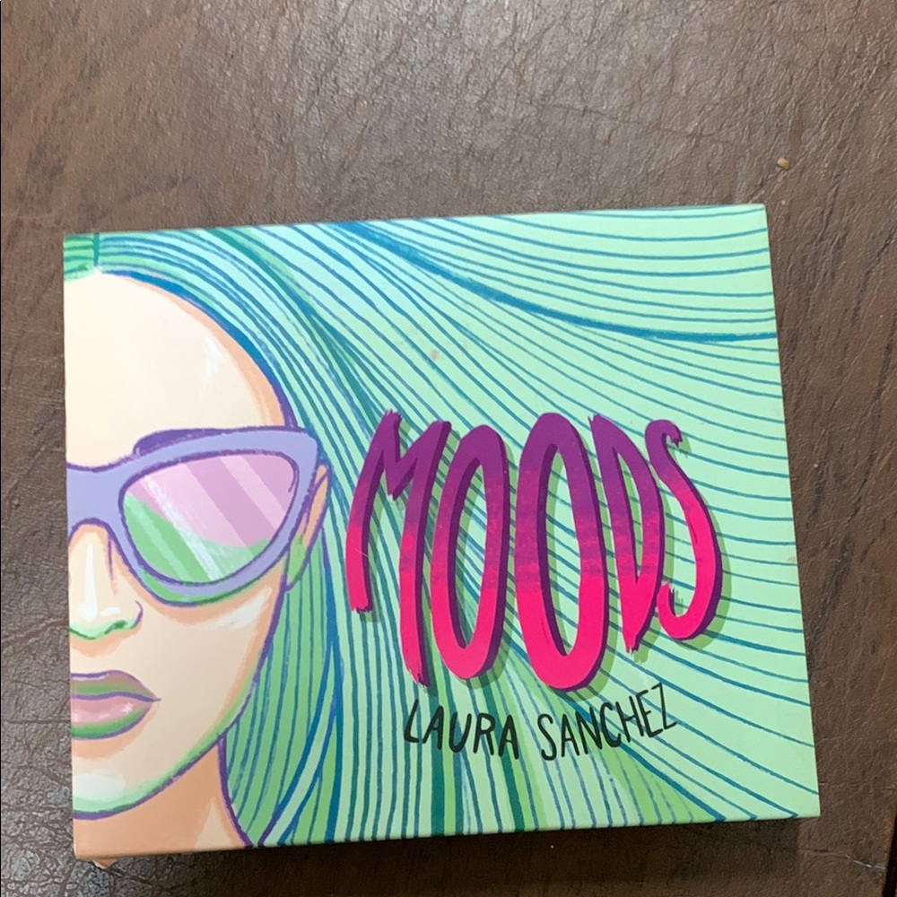 NIB - LAURA SANCHEZ MOODS EYESHADOW AND HIGHLIGHTER PALETTE MAKEUP IPSY GLAM
